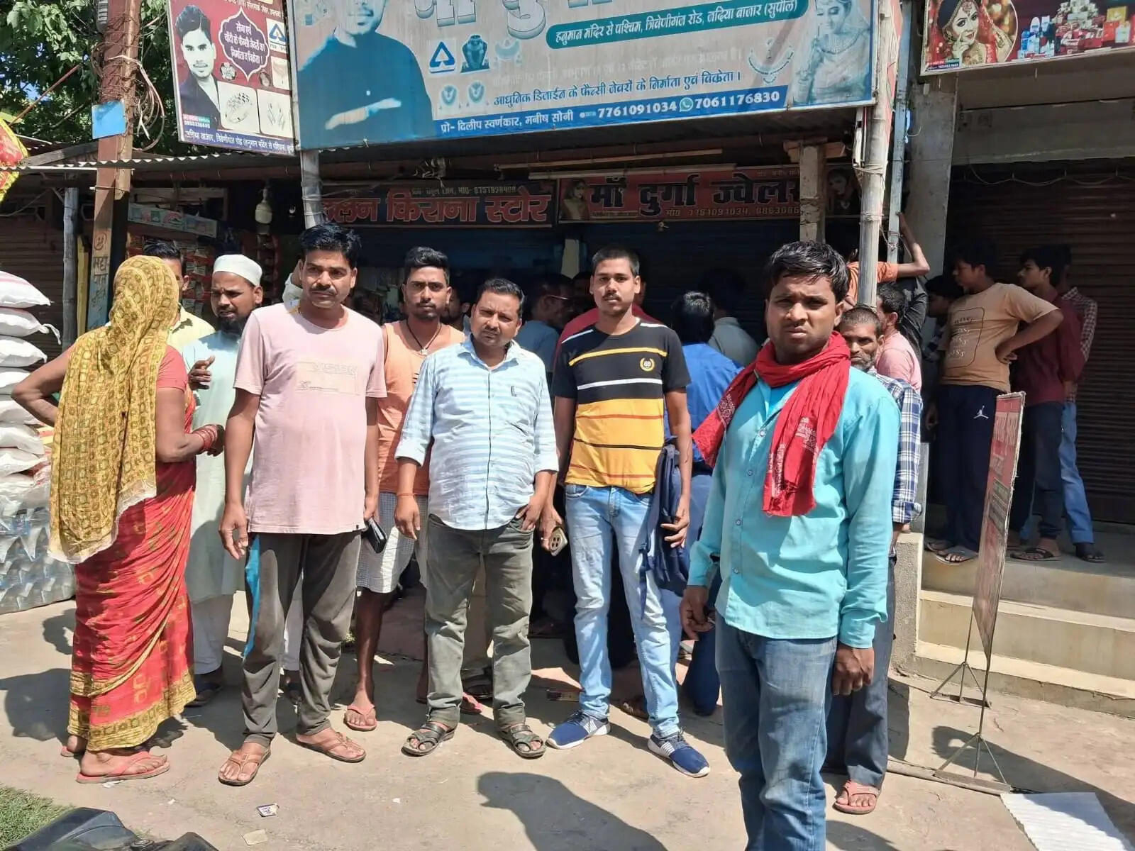 दिनदहाड़े ज्वेलर्स की बाइक की डिक्की तोड़ लाखों के जेवरात उड़ाए