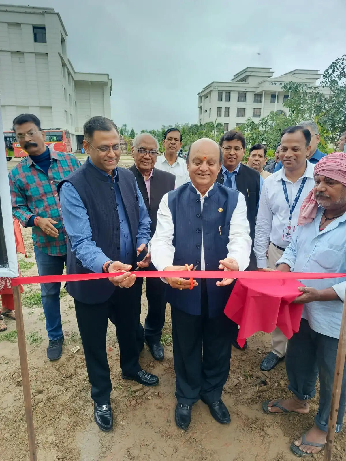 औषधीय पौधों के संरक्षण और पर्यावरण संवर्धन पर जोर