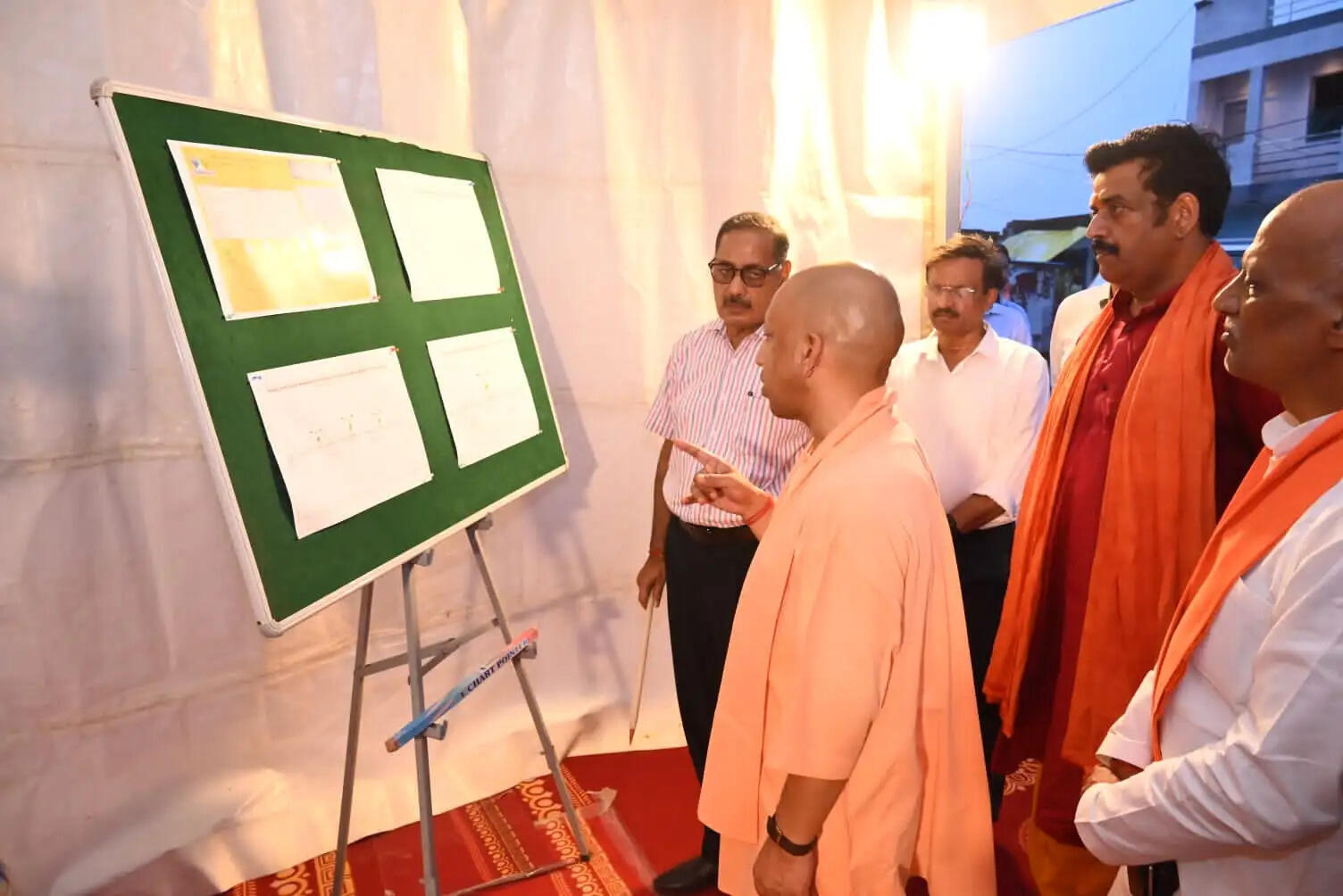 मैनपॉवर बढ़ाकर तेजी से कराएं कार्य : मुख्यमंत्री