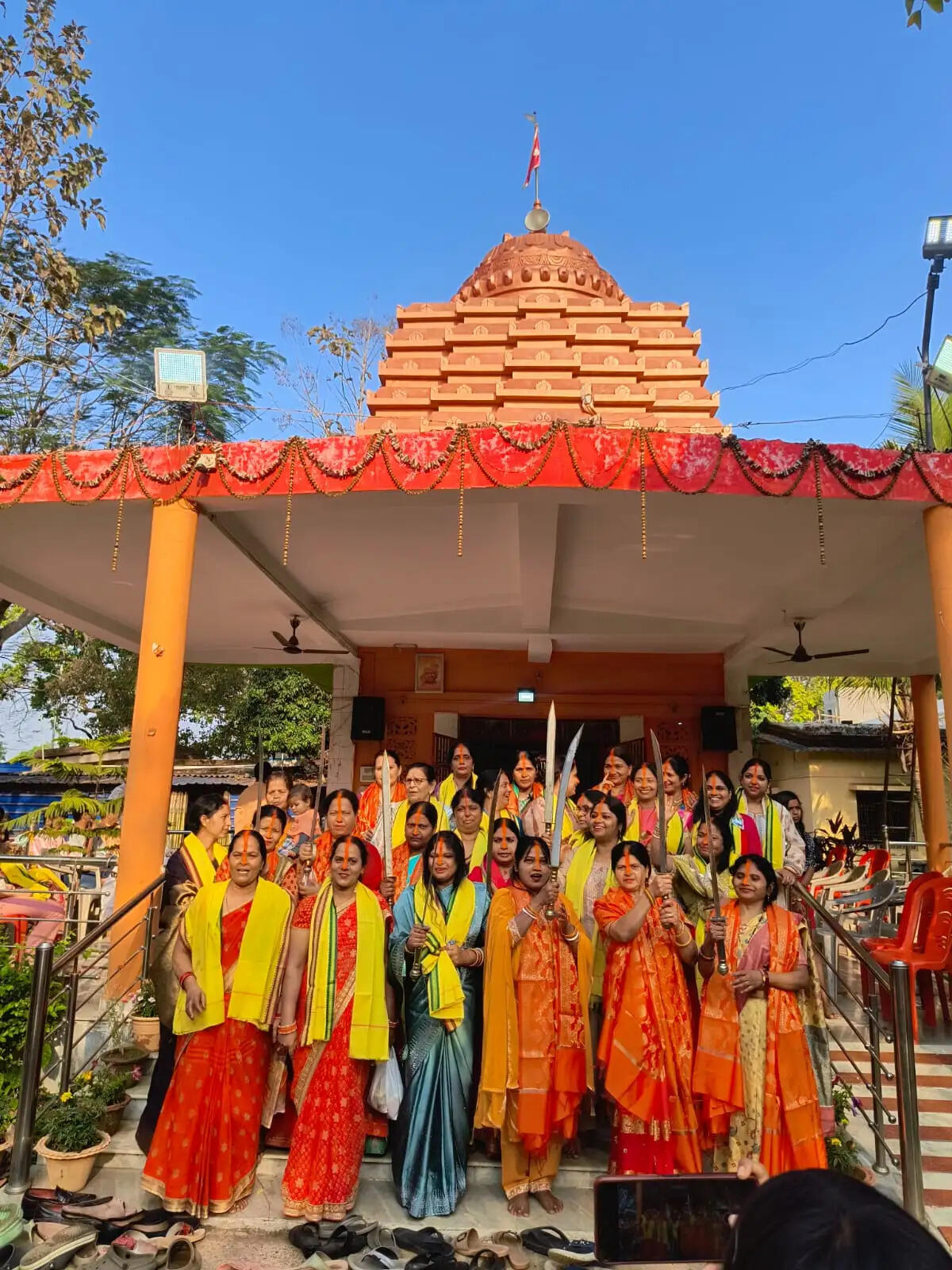 सूर्य मंदिर धुर्वा में श्रद्धालूओं ने उगते सूर्य को दिया अर्घ्य