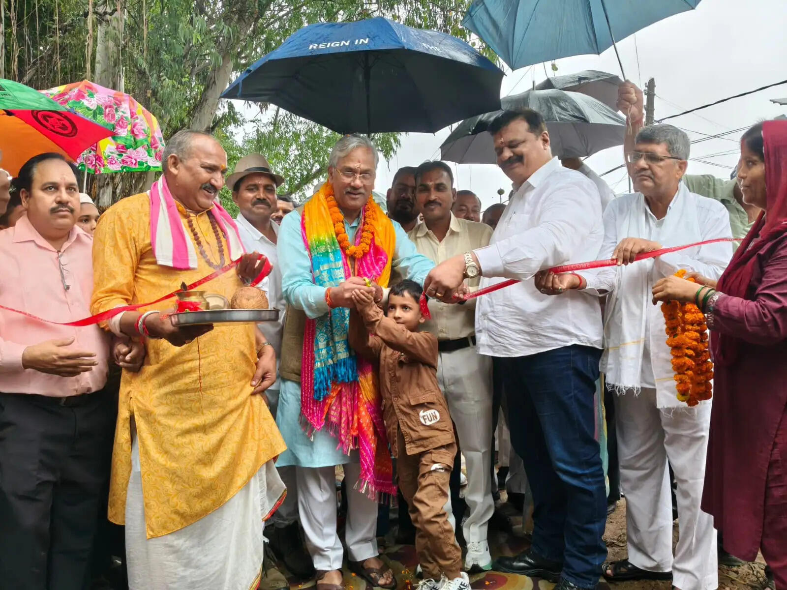 बैंगड़ी में सड़क का उद्घाटन, सांसद त्रिवेंद्र ने कहा, ग्रामीण विकास प्राथमिकता