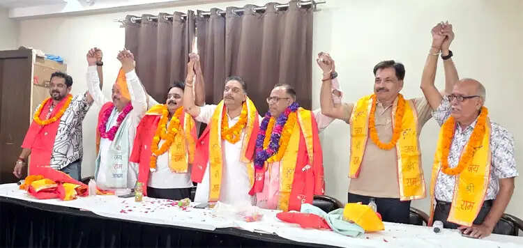 भाजपा व्यापार प्रकोष्ठ के नवनियुक्त जिला संयोजक व सह संयोजक का सम्मान