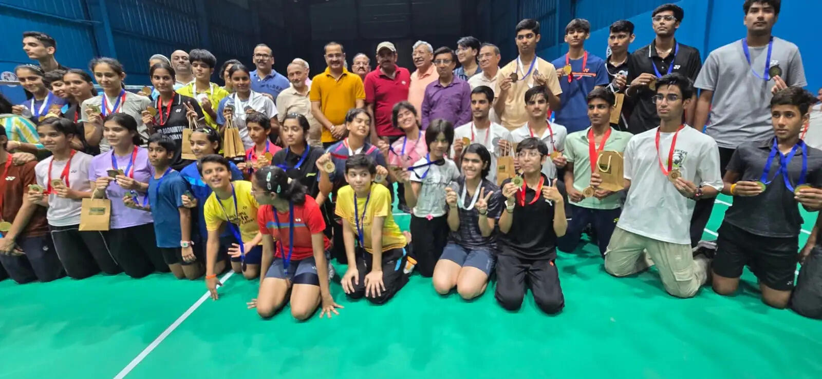 अंडर 15 बायज सिंगल्स में आगरा के अंकुर प्रताप सिंह और गर्ल्स सिंगल्स में आर्नवी पाठक विनर