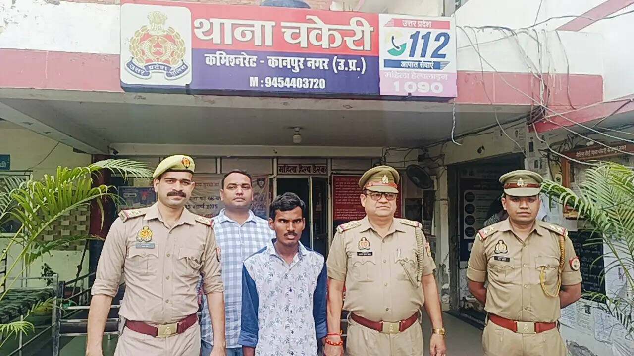 हवाई जहाज में बम की सूचना देने वाला आरोपित चढ़ा पुलिस के हत्थे