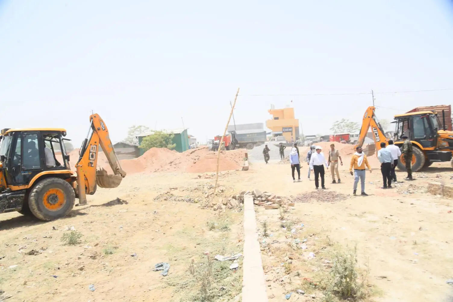 बिनगवां मौरंग मंडी में दूसरे दिन भी चला केडीए का बुलडोजर, पंद्रह बीघा में अवैध प्लाटिंग ध्वस्त