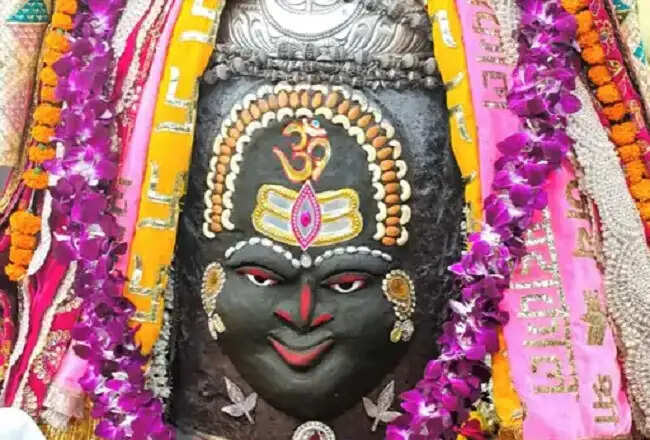 बिहार के पूर्व उप मुख्यमंत्री सिन्हा ने सपत्नीक किए महाकाल के दर्शन, भस्म आरती में भी हुए शामिल