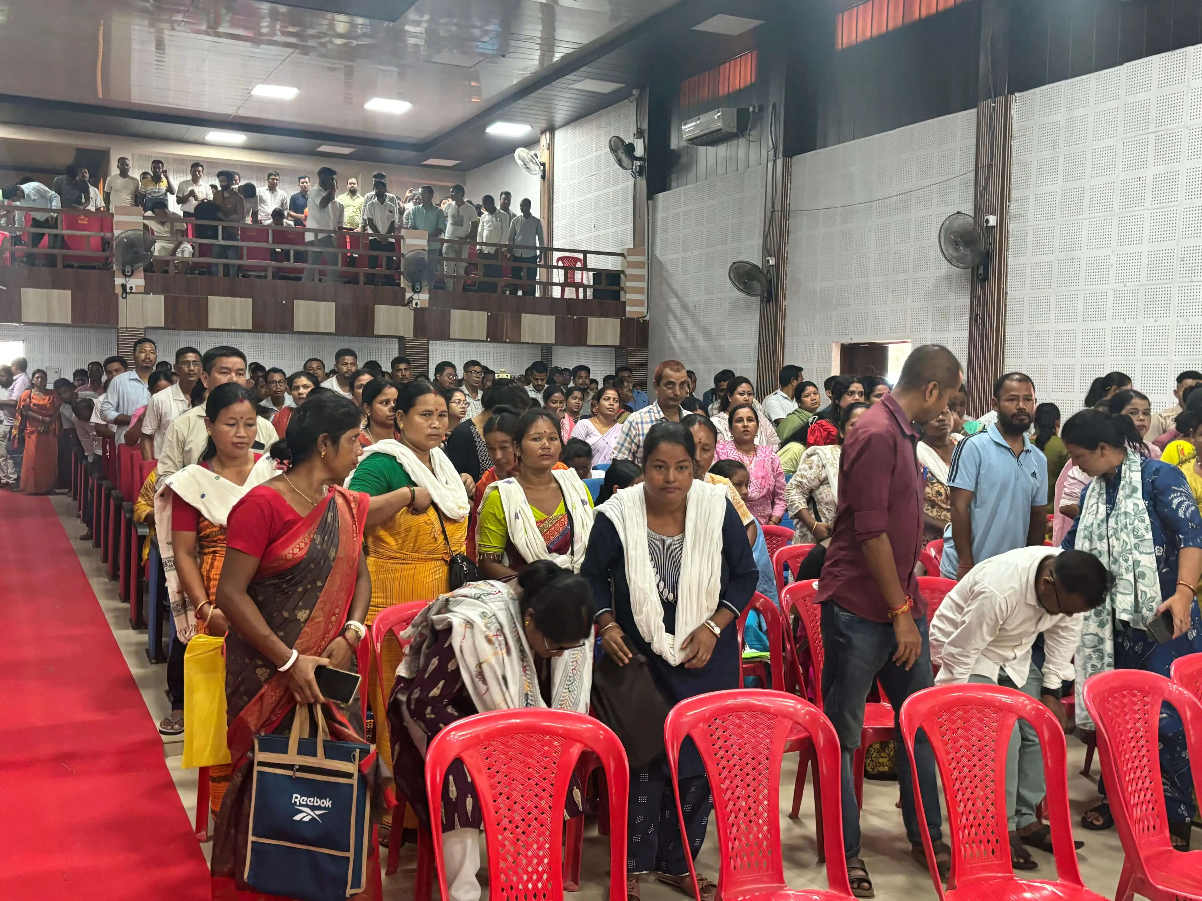 तामुलपुर और गोरेश्वर में ‘मुख्यमंत्री आत्मनिर्भर असम अभियान’ के लाभार्थियों को वित्तीय सहायता प्रदान
