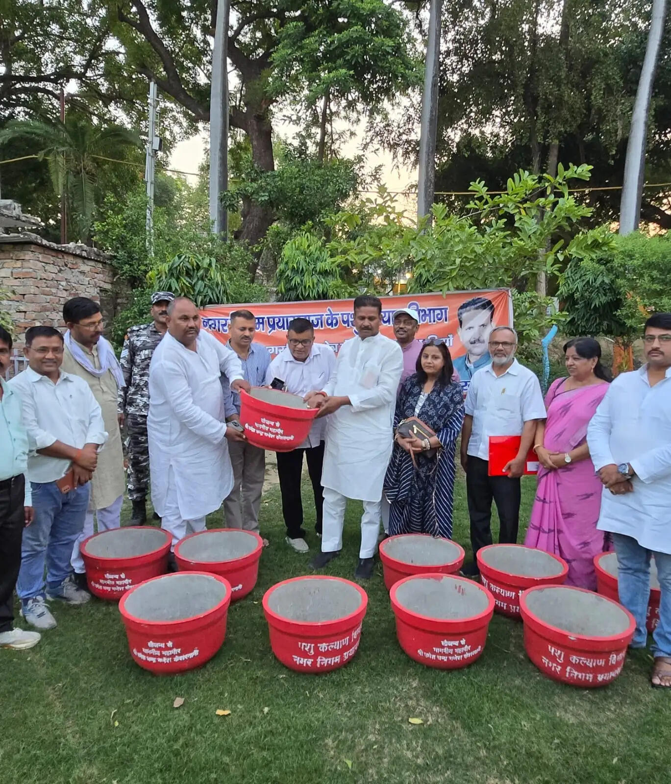 निराश्रित पशु-पक्षियों की सेवा भी हमारा नैतिक दायित्व : गणेश केसरवानी