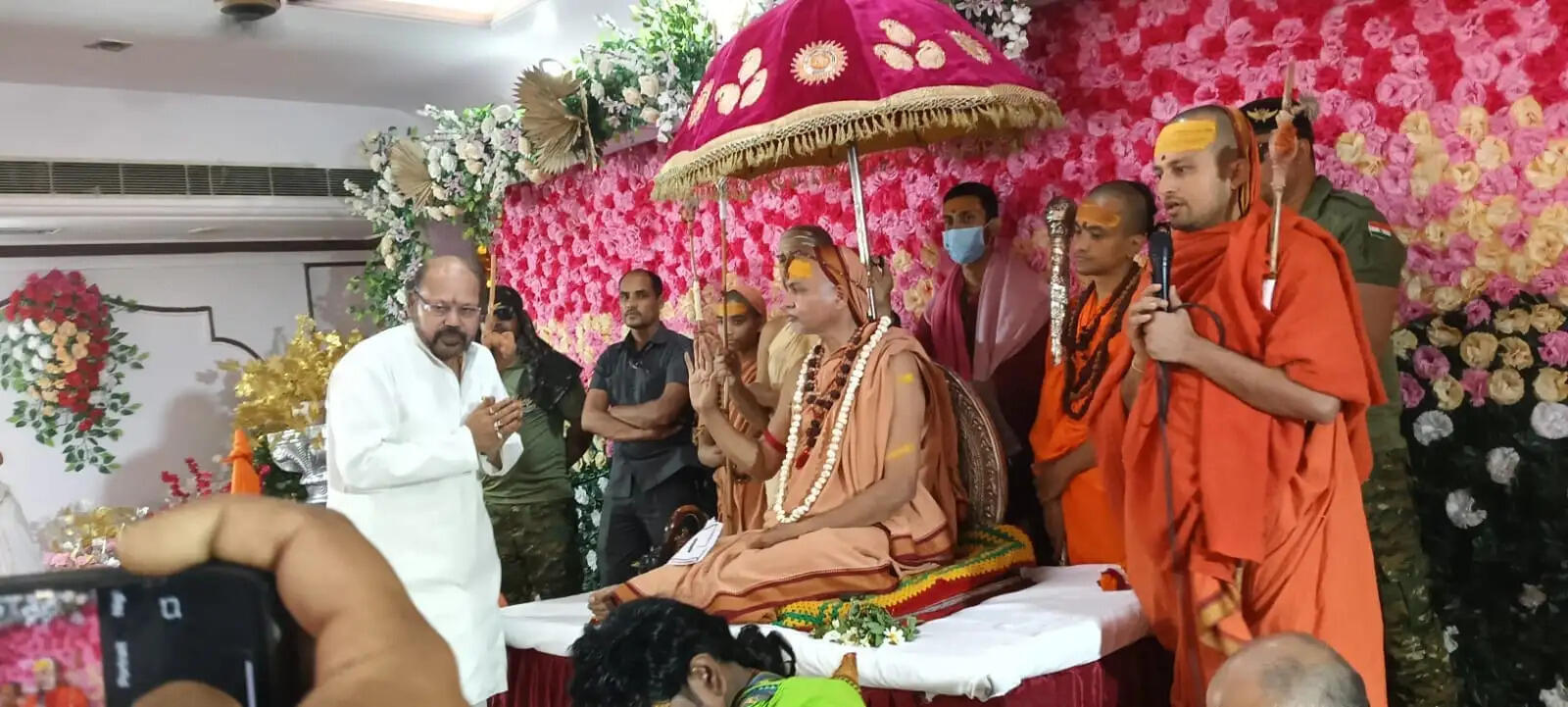 याेगी का आचरण हिंदुत्व के विपरीत, गौ माता को राष्ट्रमाता का दर्जा अभी तक क्याें नहीं दिया: अविमुक्तेश्वरानंद