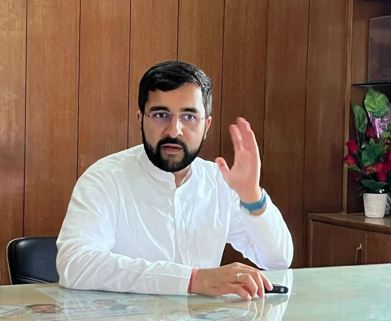 कैथल: बिजली संकट और निजीकरण को लेकर आदित्य सुरजेवाला ने सरकार को घेरा