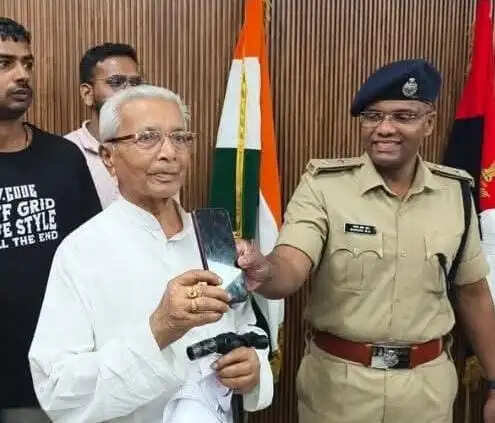 ऑपरेशन मुस्कान के तहत सुपौल पुलिस ने 70 खोए व चोरी हुए मोबाइल मालिकों को लौटाए