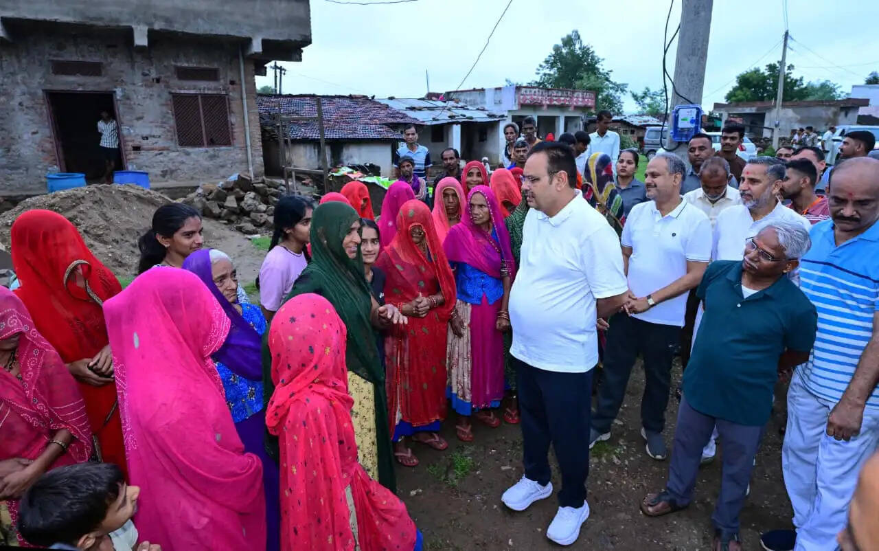 मुख्यमंत्री भजनलाल शर्मा का झाड़ोल के बीड़ा गांव में प्रातः भ्रमण