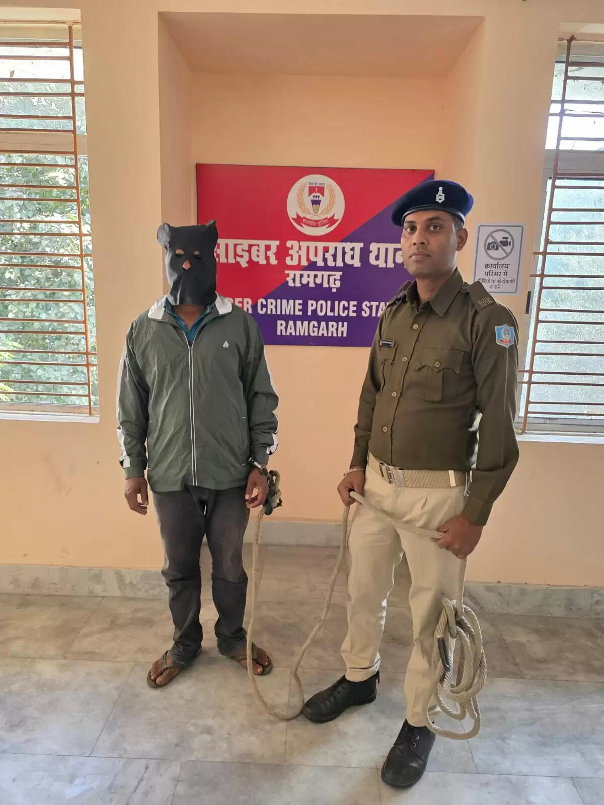 लाखों की ठगी करने वाला साइबर अपराधी देवघर से गिरफ्तार