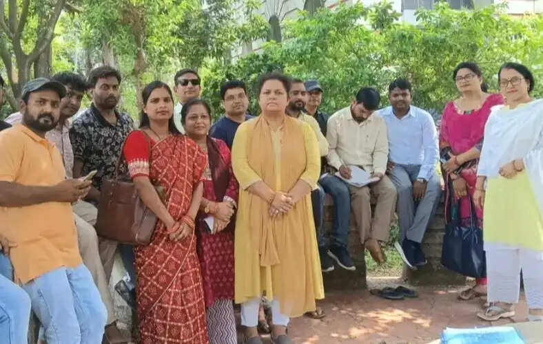 सेवा अवधि विस्तार को लेकर गोलबंद हुए अतिथि शिक्षक