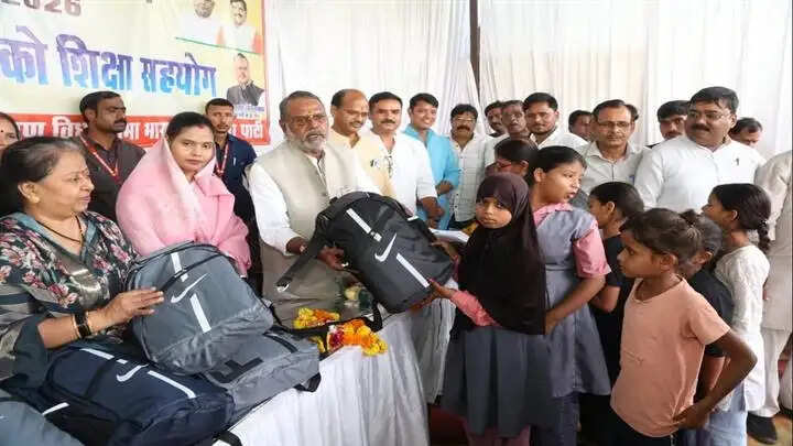 बच्चों के उज्ज्वल भविष्य और बेहतर शिक्षा के लिए सहयोग करना हमारी जिम्मेदारीः मंत्री कुशवाह