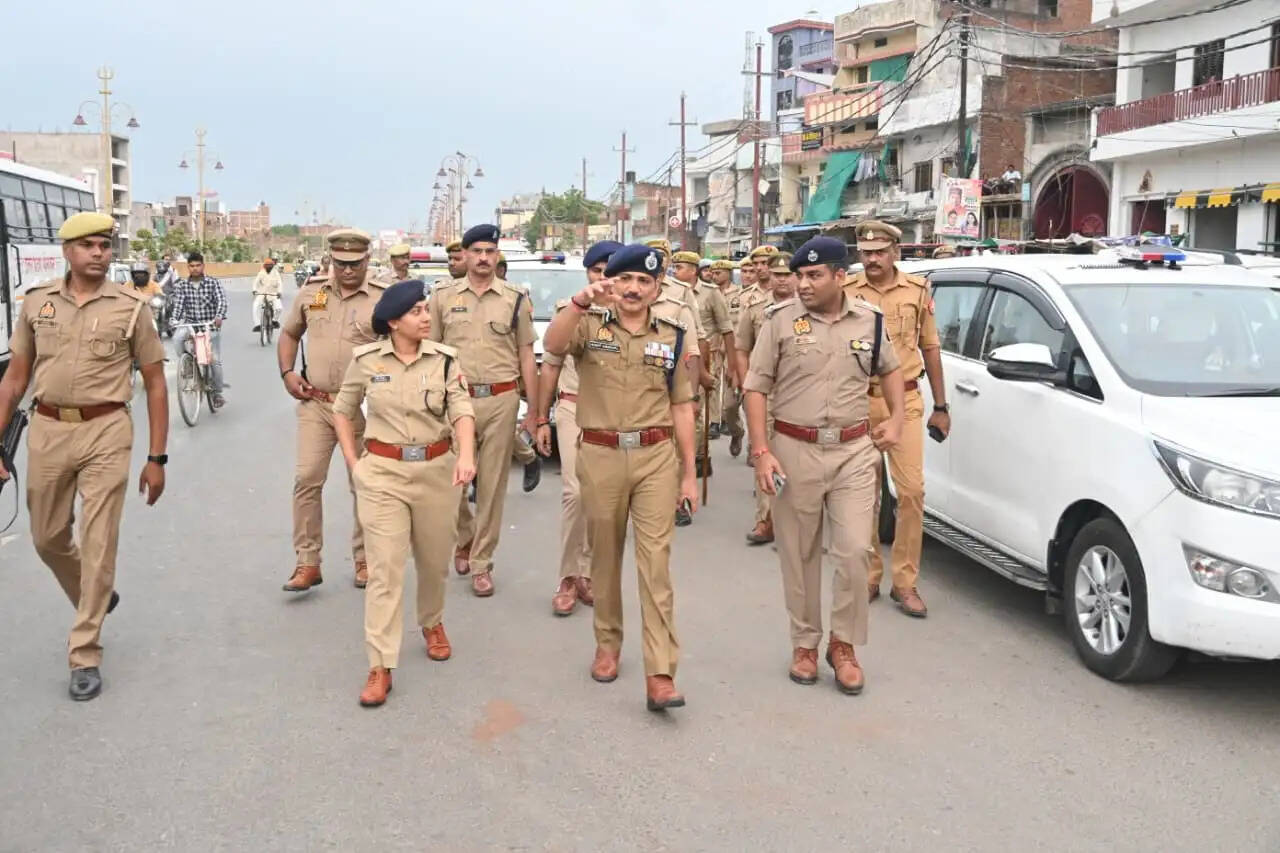 सावन से पहले एक्शन मोड में वाराणसी पुलिस,सड़कों पर उतरे पुलिस कमिश्नर