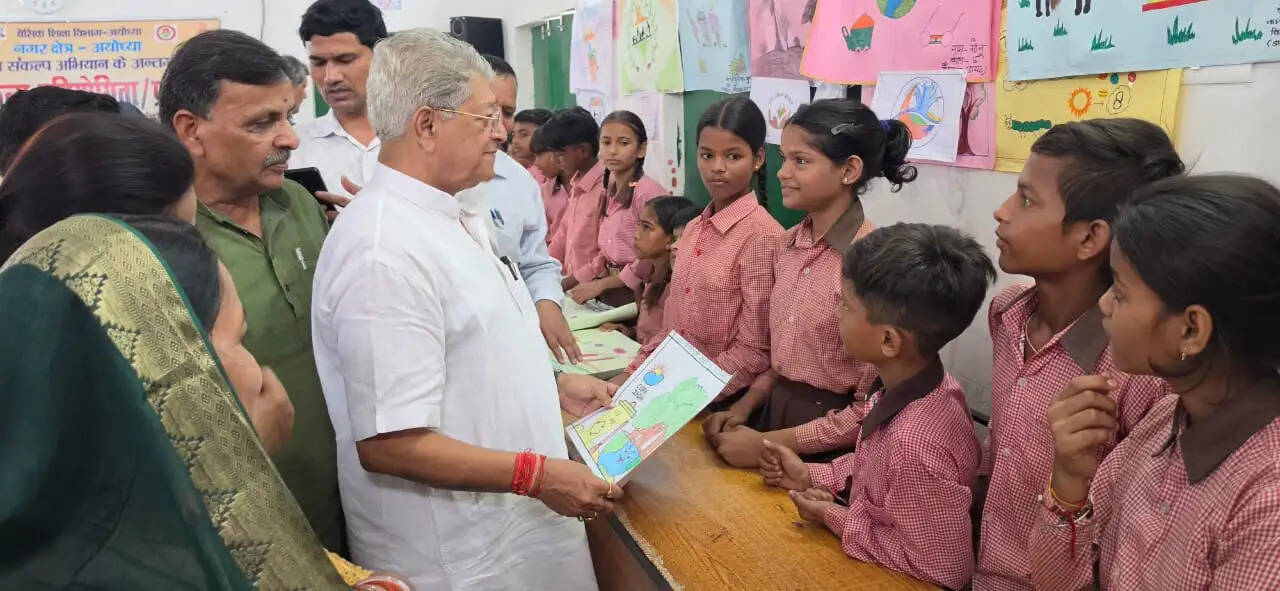 सेवा संकल्प अभियान के तहत चित्रकला प्रतियोगिता में बच्चों ने उकेरे विकास के सपने