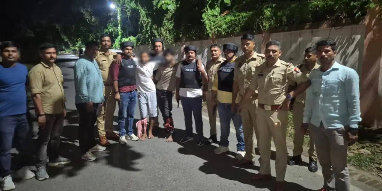 चेन स्नेचिंग के दो आरोपित पुलिस मुठभेड़ में गिरफ्तार, आरक्षी घायल