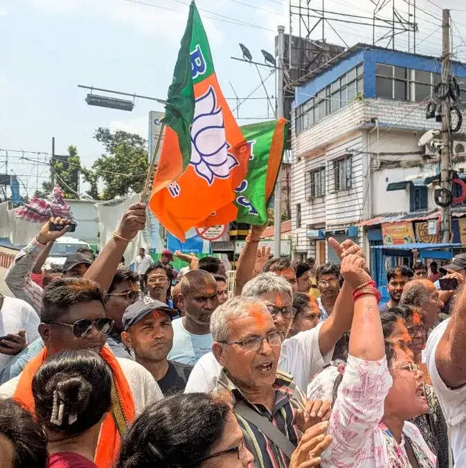 कालीघाट में ममता बनर्जी के आवास के बाहर ‘जय श्री राम’ के नारे, सुरक्षा कड़ी