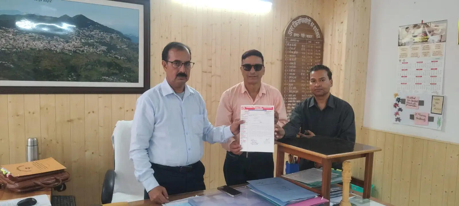 प्रधानाचार्य हत्याकांड के विरोध में शिक्षकों ने निकाला कैंडल मार्च, मुख्यमंत्री को भेजा ज्ञापन