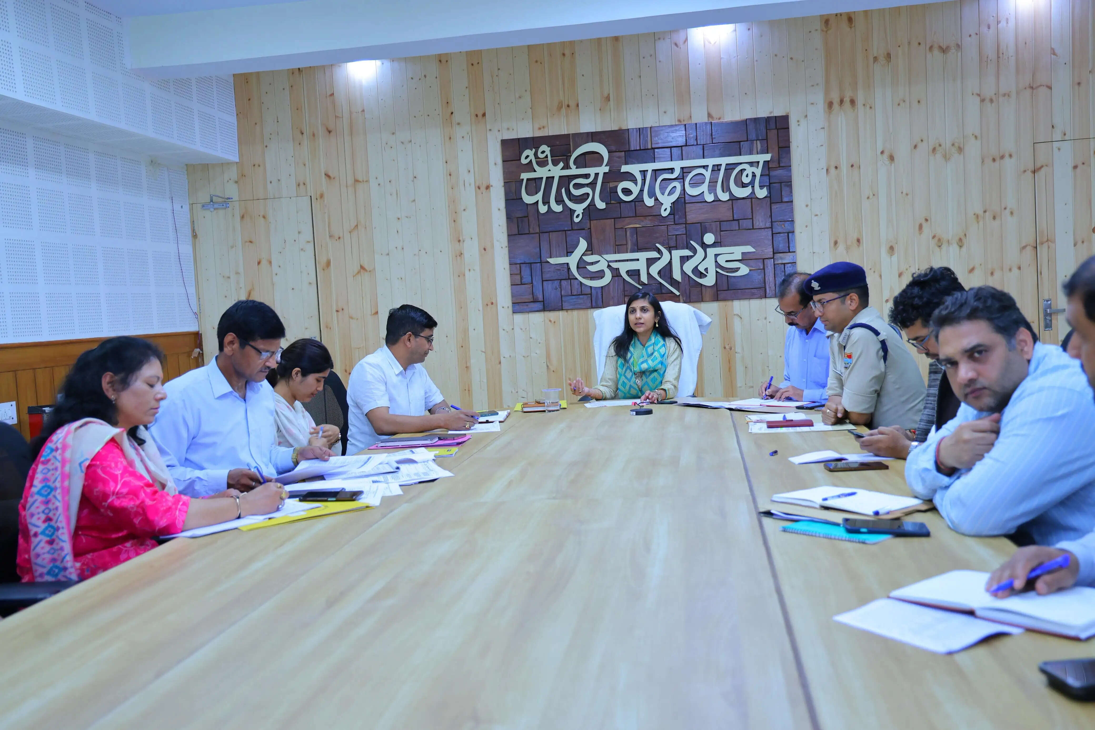 अतिक्रमण के खिलाफ अभियान में लाए तेजी: डीएम