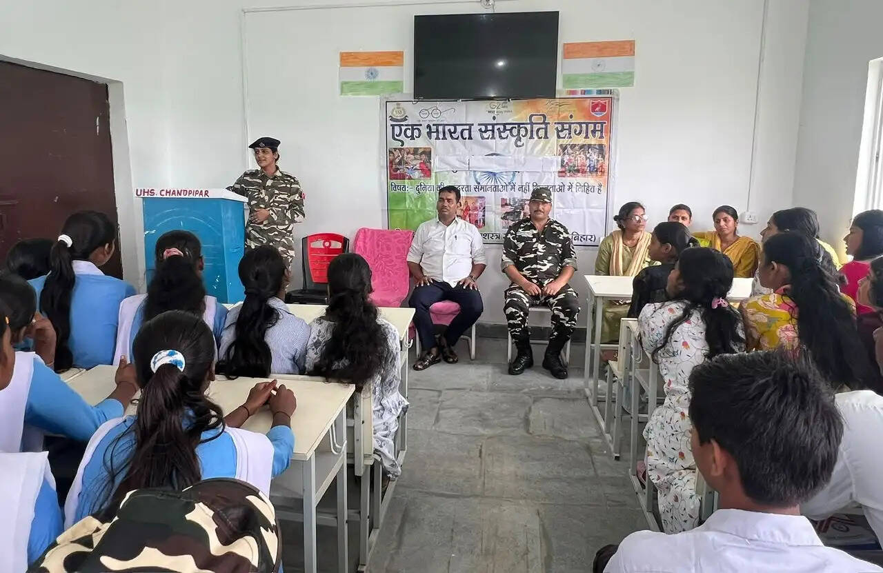 सीएपीएफ में करियर को लेकर छात्राओं को किया जागरूक