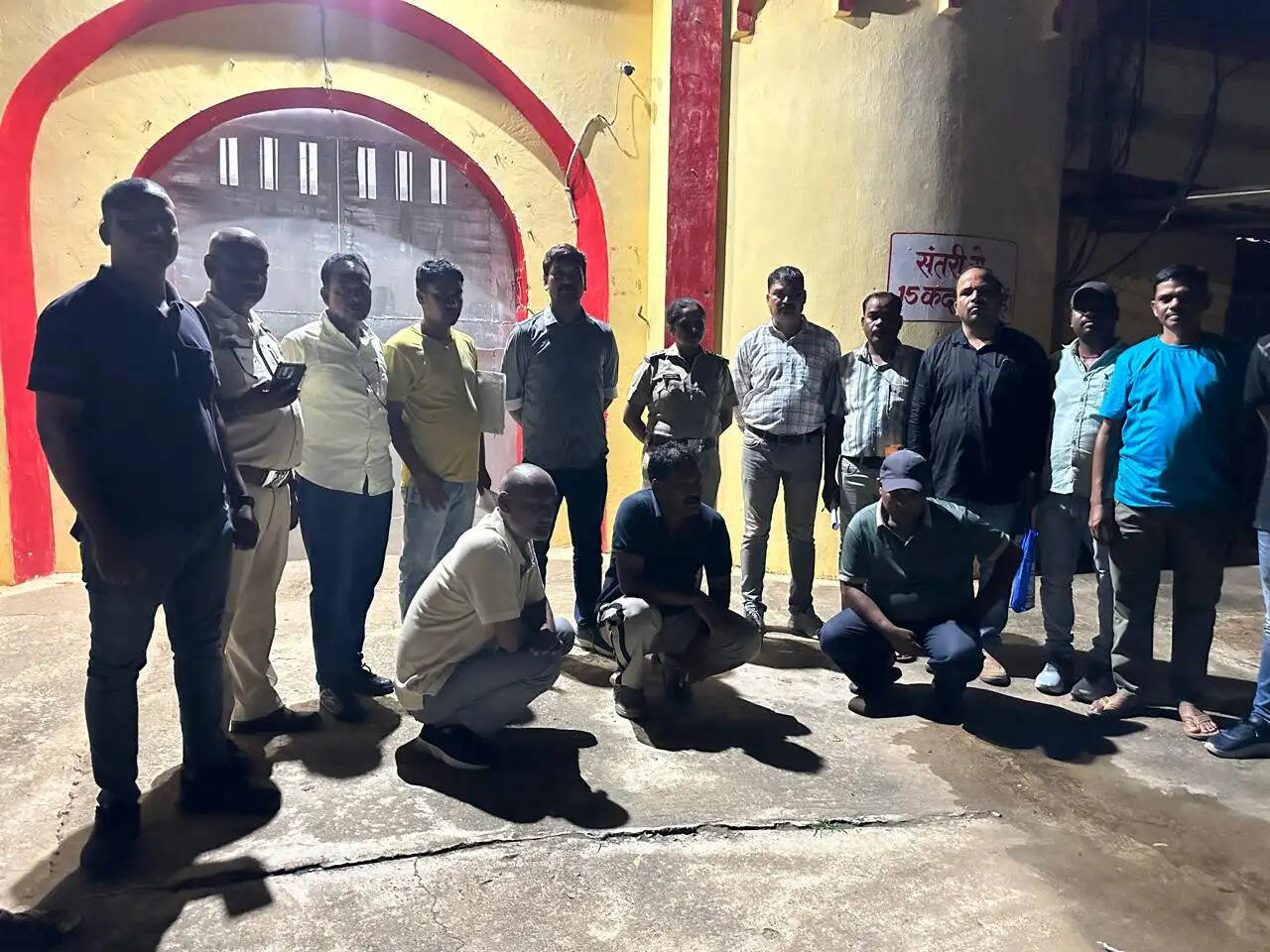 हाथी दांत की तस्करी: रामानुजगंज की धर्मशाला में 3 हाथी दांत जब्त; तीन आरोपित जेल भेजे गए