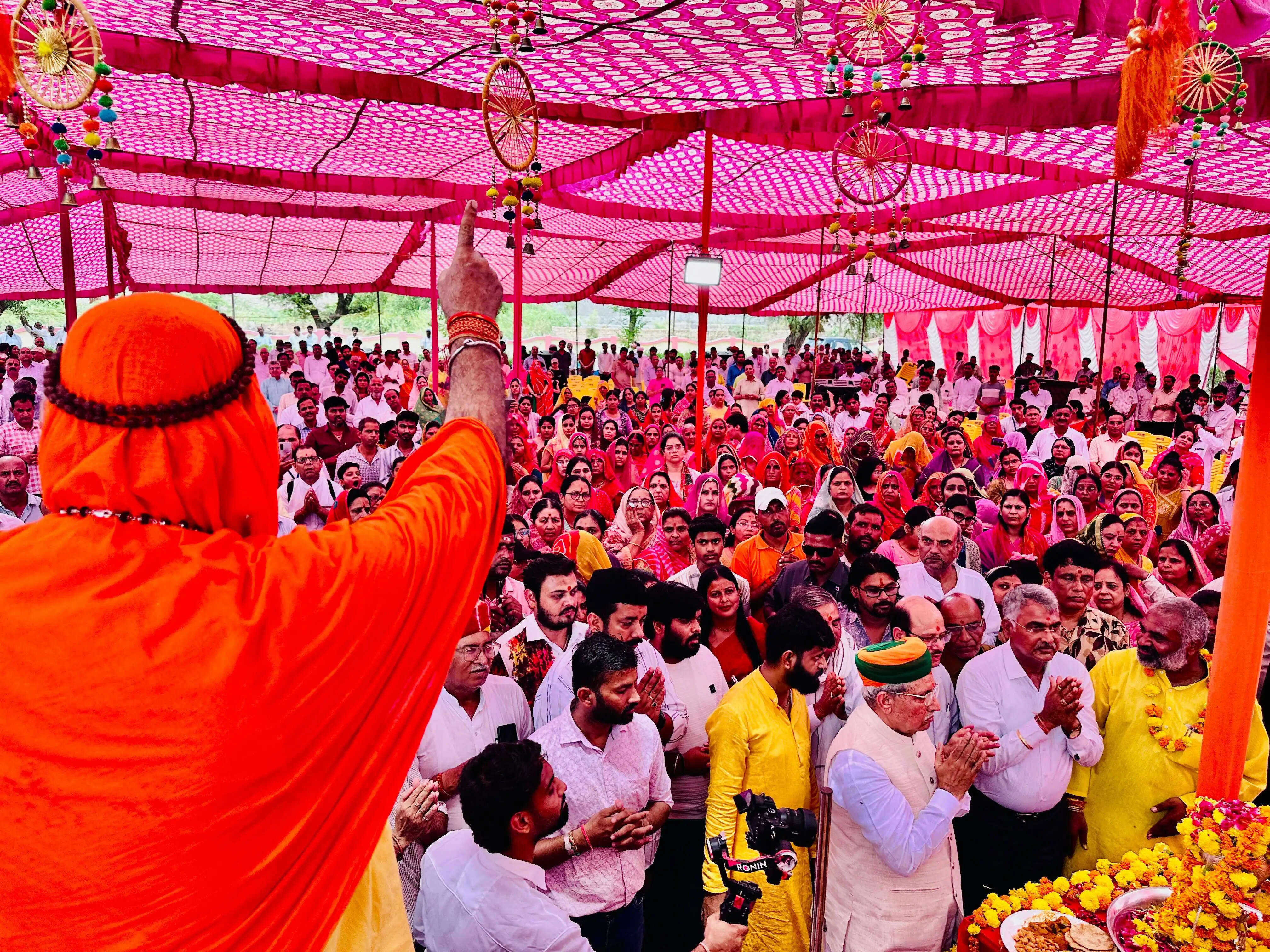 राष्ट्र उन्नति, विश्व बन्धुत्व एवं संकल्प दिवस के रूप में मनाया श्री विश्व गुरुकृपा महोत्सव : केंद्रीय&nbsp;मंत्री&nbsp;अर्जुनराम पहुंचे