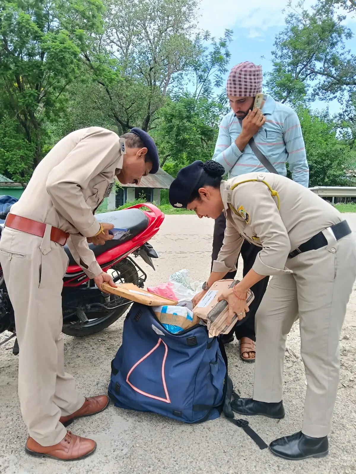 पुलिस जिला नूरपुर के अंतर्गत कूरियर सर्विस और गोदामों की चेकिंग हेतु चला विशेष अभियान
