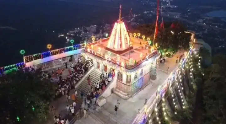 मैहरः महानवमी पर मां शारदा के दरबार पर उमड़ी आस्था