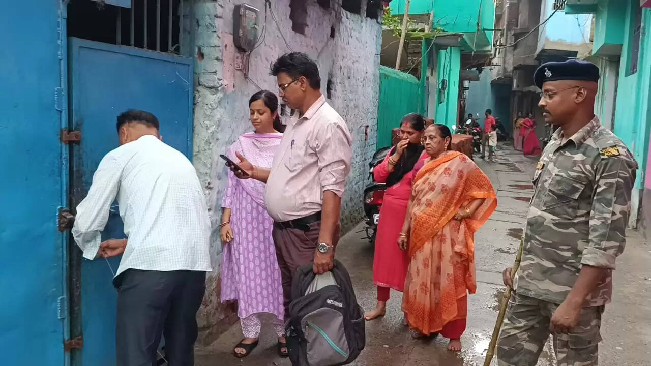 बाजार में बेंचे जा रहे थे हानिकारक सॉस, दो फैक्ट्री हुई सील