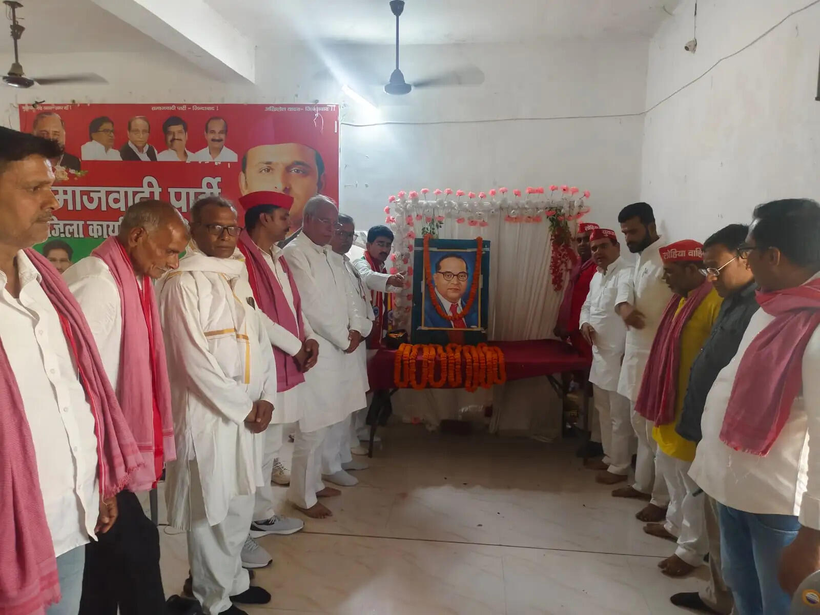 देवरिया में समाजवादी पार्टी ने मनायी डॉ अंबेडकर जयंती