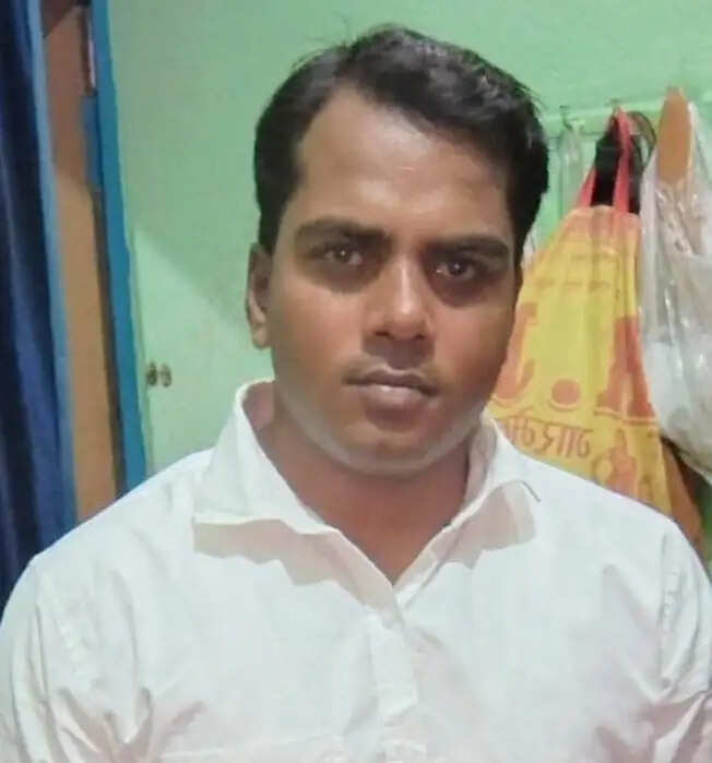 फर्राटा पंखा बनाते समय करंट की चपेट में आने से युवक की माैत