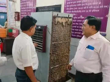 सीएमओ का लोहिया अस्पताल में छापा,फिजिशियन व अन्य कर्मी गायब मिले