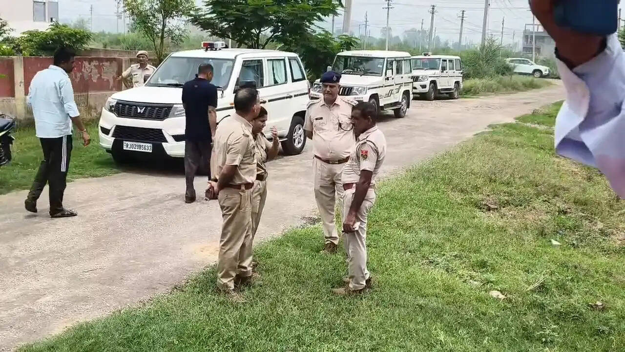 अलवर में जीएसटी असिस्टेंट कमिश्नर के घर डकैती, परिवार को बंधक बना लाखों की लूट