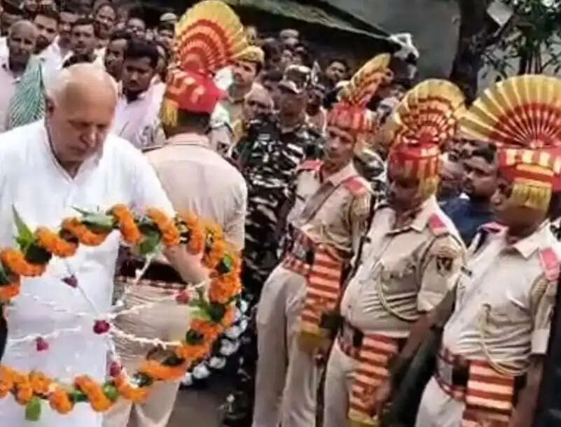 सैन्य सम्मान के साथ पंचतत्व में विलीन हुए असम राइफल्स के जवान सत्येंद्र सिंह, पुत्र ने दी मुखाग्नि