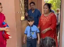 गुना: स्कूल में मधुमक्खियों के झुंड&nbsp;का हमला, बच्चाें&nbsp;समेत&nbsp;36 से&nbsp;अधिक&nbsp;लाेग&nbsp;घायल,&nbsp;आधे घंटे तक अफरा-तफरी