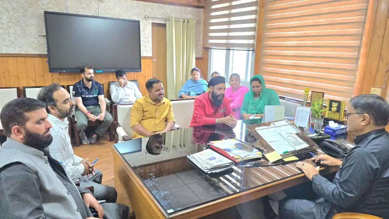 जन समस्याओं पर त्वरित कार्रवाई का भरोसा-मंत्री जावेद अहमद राणा से मिले विधायक व प्रतिनिधिमंडल