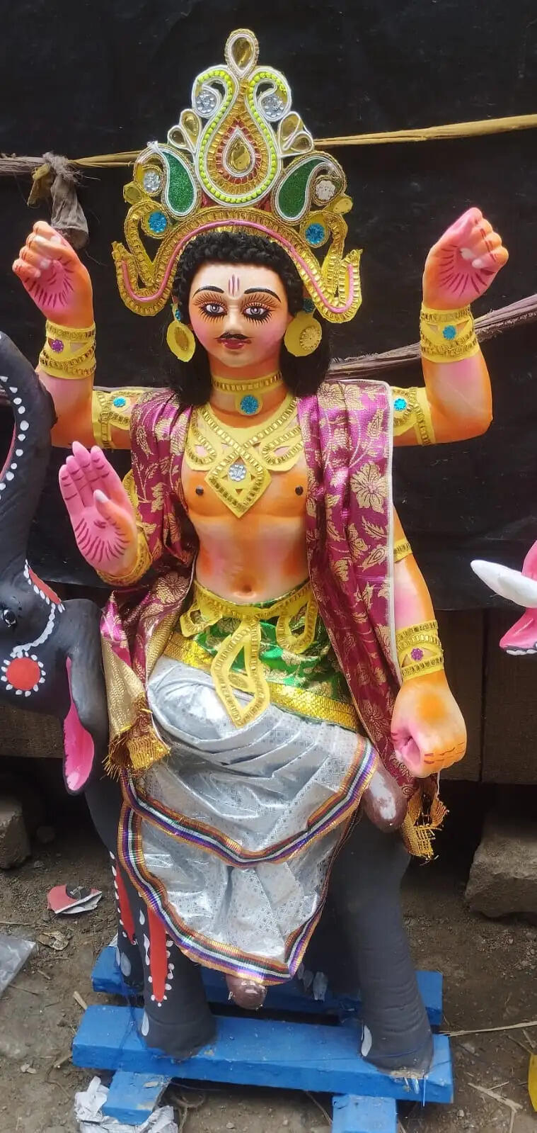 विश्वकर्मा पूजा: बाजार पर महंगाई से बड़ी प्रतिमाओं की मांग घटी