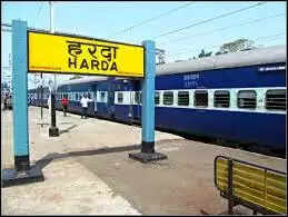 पैसेंजर ट्रेन में एसी डिब्बे बने औचित्यहीन, जनरल डिब्बे कम होने से यात्री परेशान