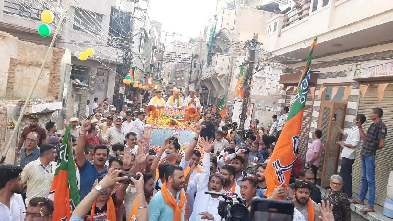 बीकानेर में मुख्यमंत्री भजनलाल शर्मा का भव्य रोड शो, भाजपा कार्यकर्ताओं में दिखा जबरदस्त उत्साह