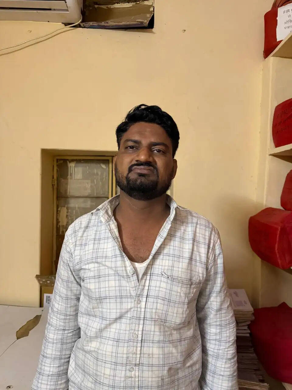 मावे की दुकान की आड़ में मादक पदार्थों की तस्करी