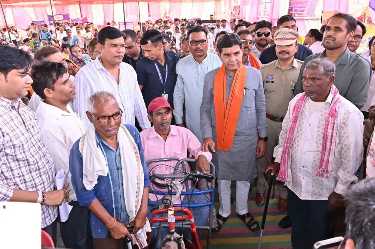 पीपरछेड़ी के समाधान शिविर में दिव्यांग शिवचरण को मिली मोटराइज्ड ट्राईसाइकिल,