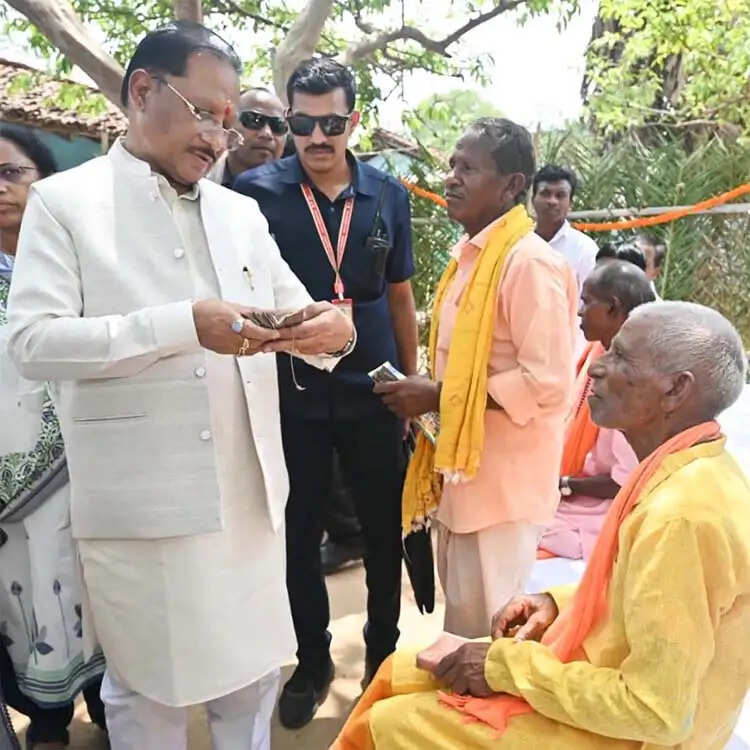 ज्ञान भारतम् अभियान के अंतर्गत बड़े कनेरा में मिलीं 150 वर्ष पुरानी दुर्लभ पांडुलिपियां’