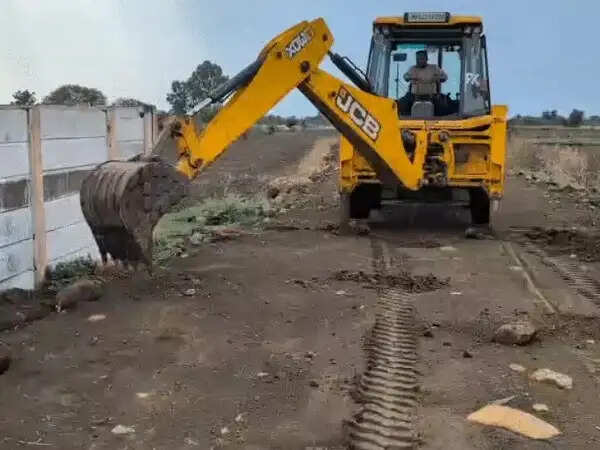 भोपाल में अवैध कॉलोनियों पर प्रशासन का बड़ा प्रहार, 82 करोड़ की जमीन पर चली जेसीबी