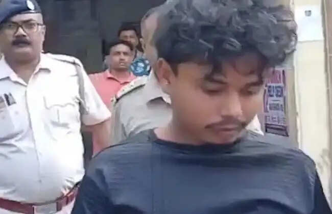 गाईघाटा एनकाउंटर&nbsp;: आरोपित प्रह्लाद की मां ने पुलिस की थ्योरी पर उठाए सवाल, न्याय और मुआवजे की मांग की