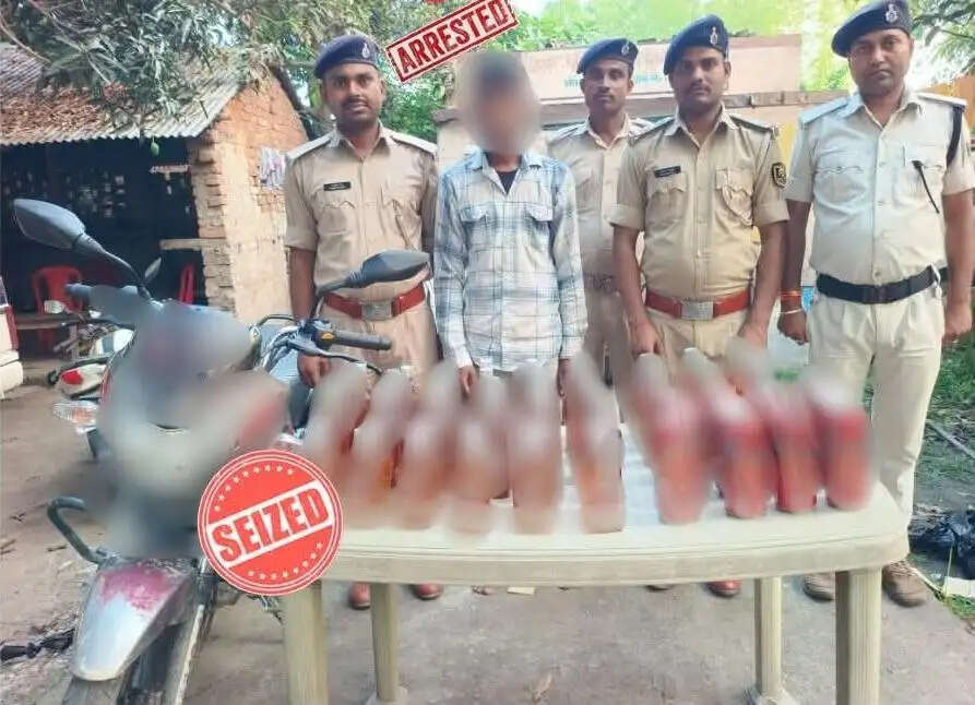 भीमपुर में पुलिस का एक्शन: 22 लीटर विदेशी शराब के साथ तस्कर गिरफ्तार, बाइक जब्त