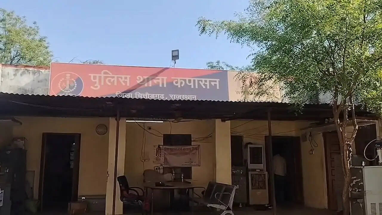 खेत में बोए थे गांजे के पौधे, पुड़िया पैक कर हो रही थी सप्लाई, खेत मालिक गिरफ्तार