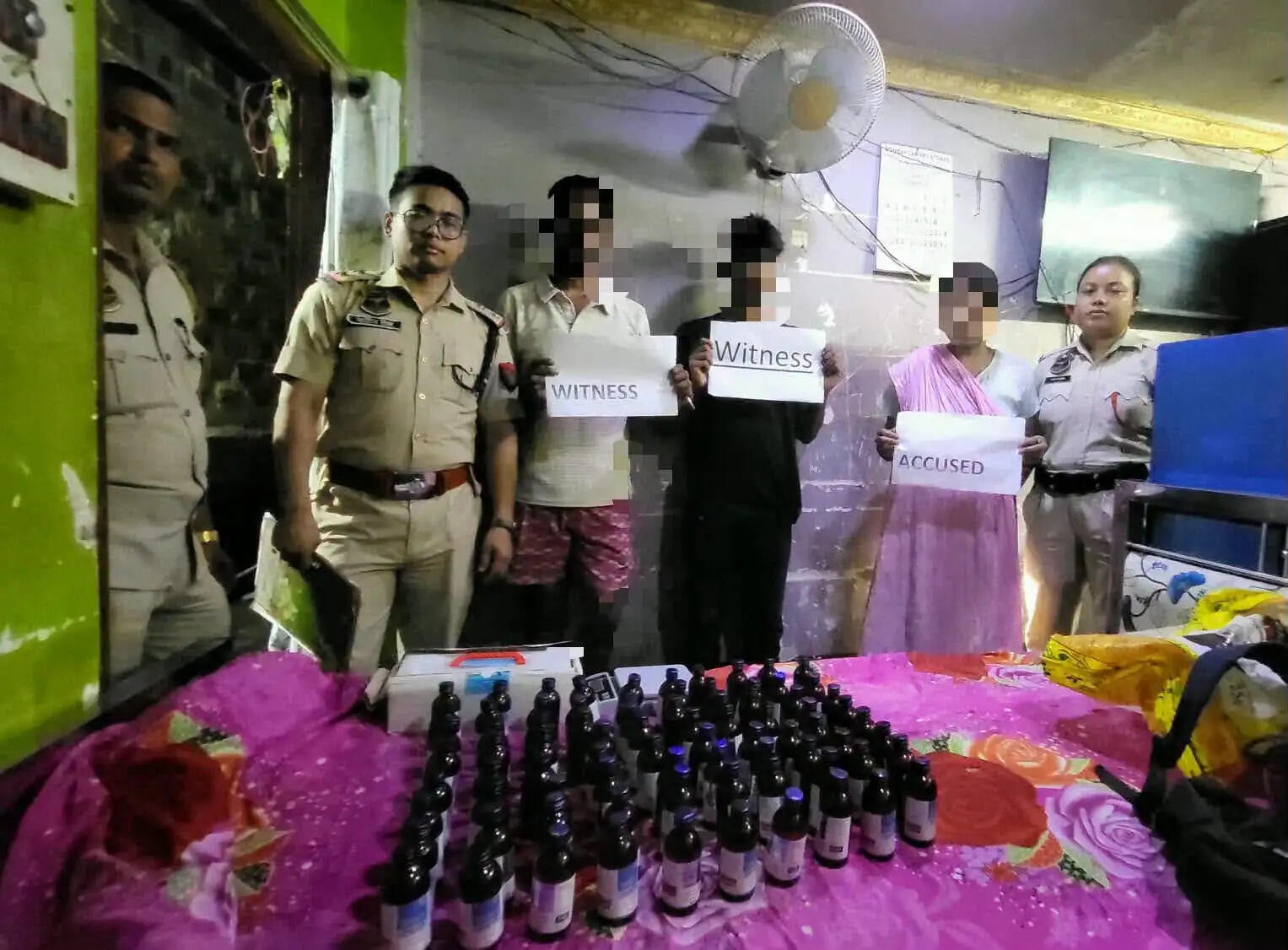 प्रतिबंधित कफ सिरप समेत दो गिरफ्तार
