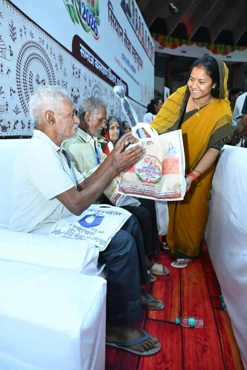 वरिष्ठजनों का अनुभव हमारी शक्ति और उनकी गरिमा हमारी जिम्मेदारी : मंत्री लक्ष्मी राजवाड़े